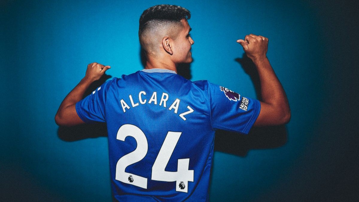 Alcaraz vai assinar com o Everton (ING) até junho de 2027