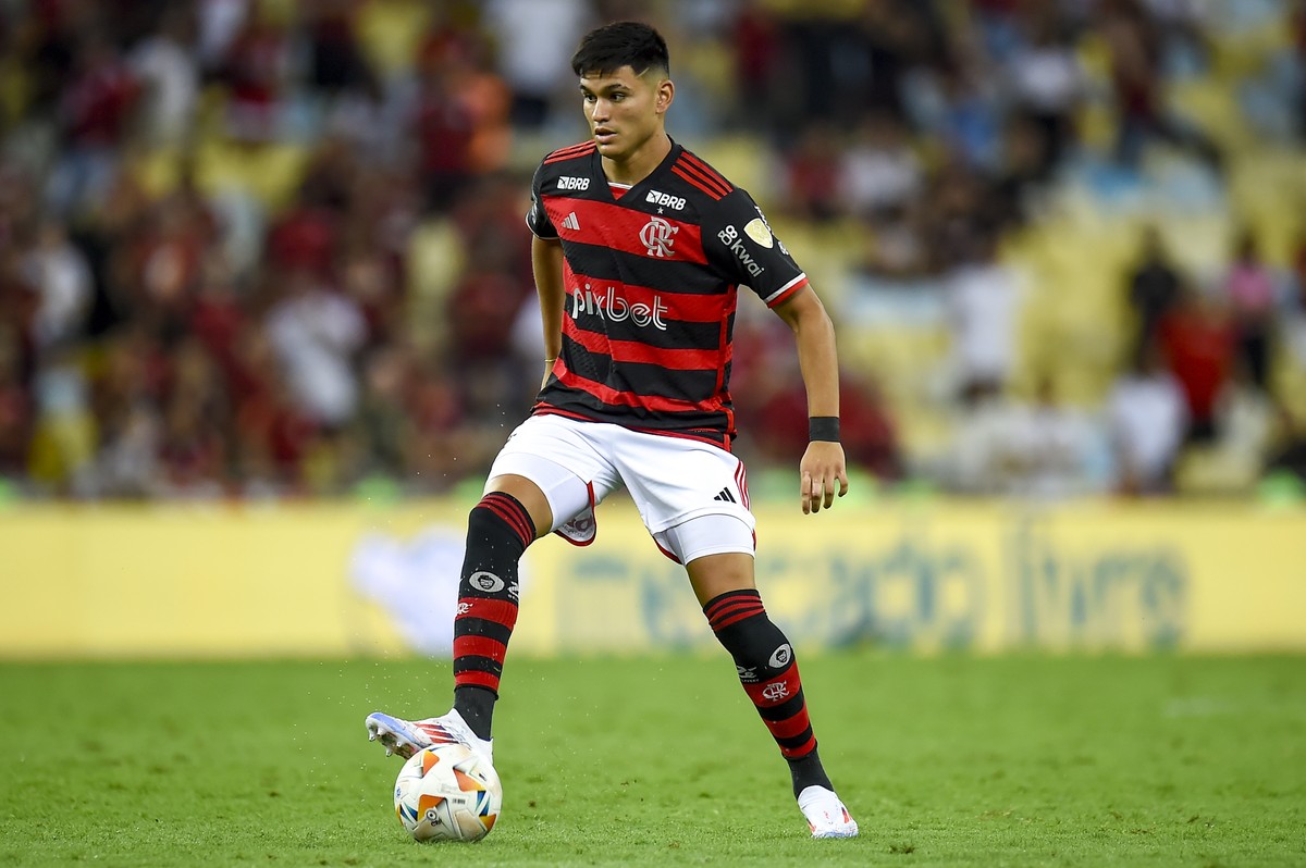 Flamengo tem sinal para vender Alcaraz e vai atrás de meia para não sobrecarregar ArrascaetaO Everton da Inglaterra comunicou oficialmente ao diretor do Flamengo José Boto que vai exercer a opção de compra de Carlos Alcaraz. O clube inglês pagará…quinta, 29 de maio de 2025 às 13:00