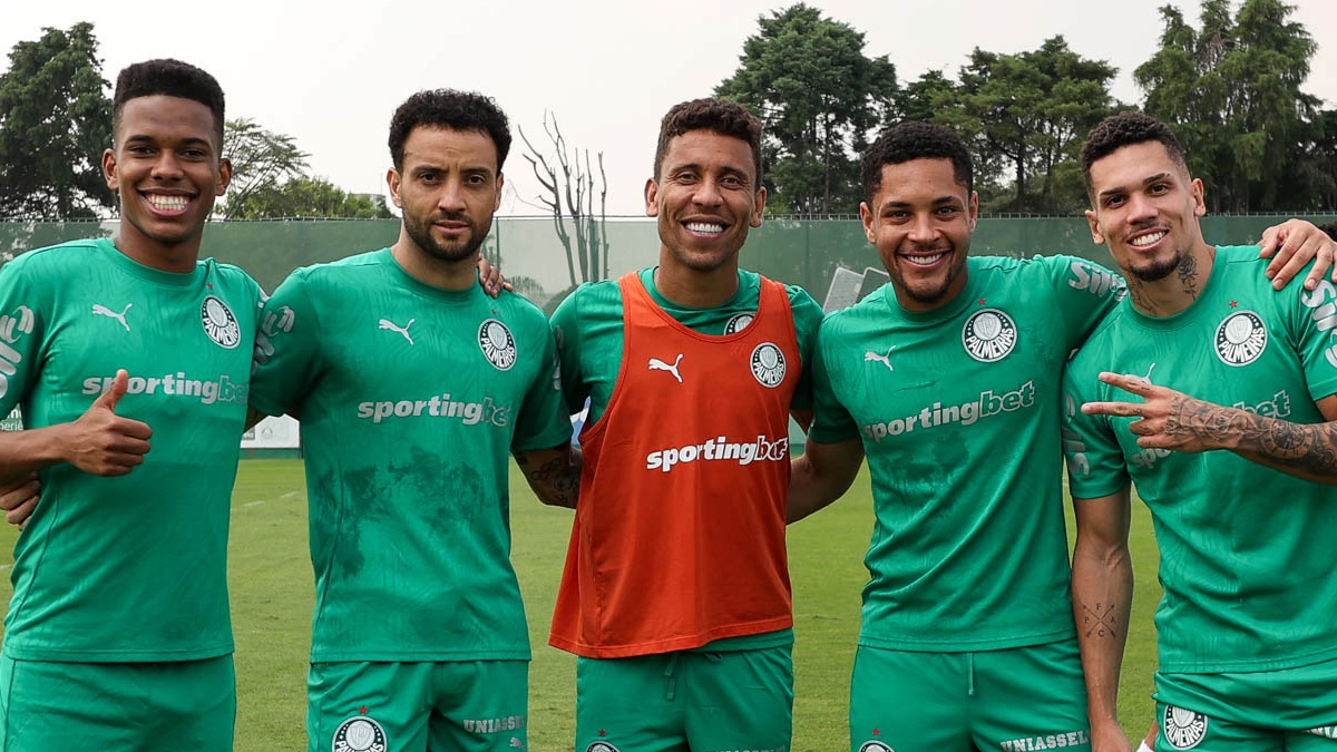 Felipe Anderson teve lesão na coxa direita em jogo do Palmeiras contra o Ceará, pela Copa do Brasil
