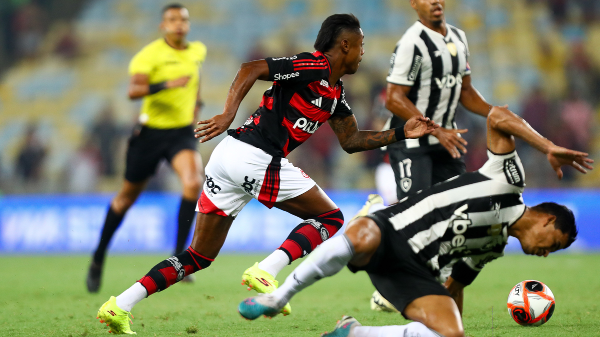 Flamengo x Botafogo se enfrentam neste domingo (18)