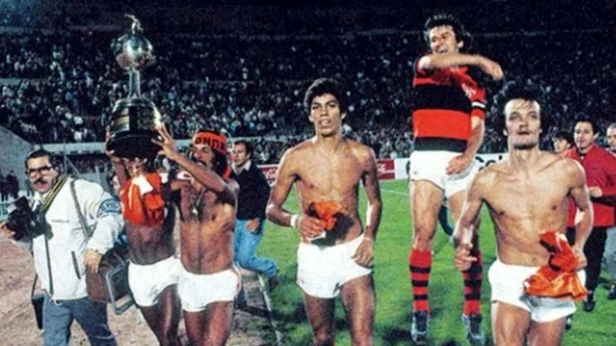 Em 23 de novembro de 1981, o Flamengo conquistou o primeiro dos três títulos da Copa Libertadores da América