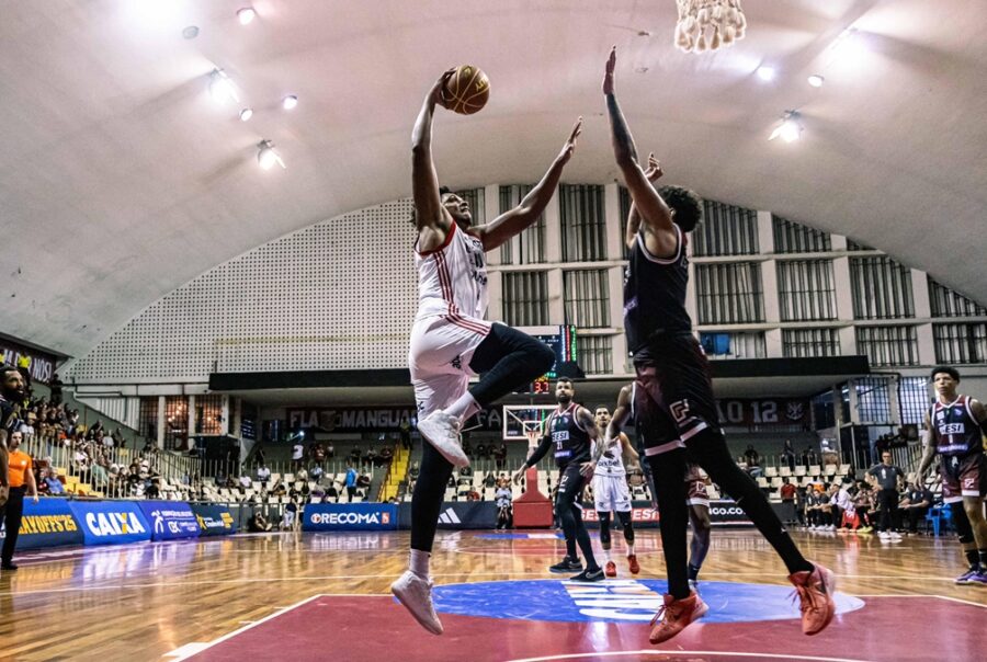 Depois de vencer o primeiro jogo, o Flamengo viu o Franca empatar a série no Rio de Janeiro