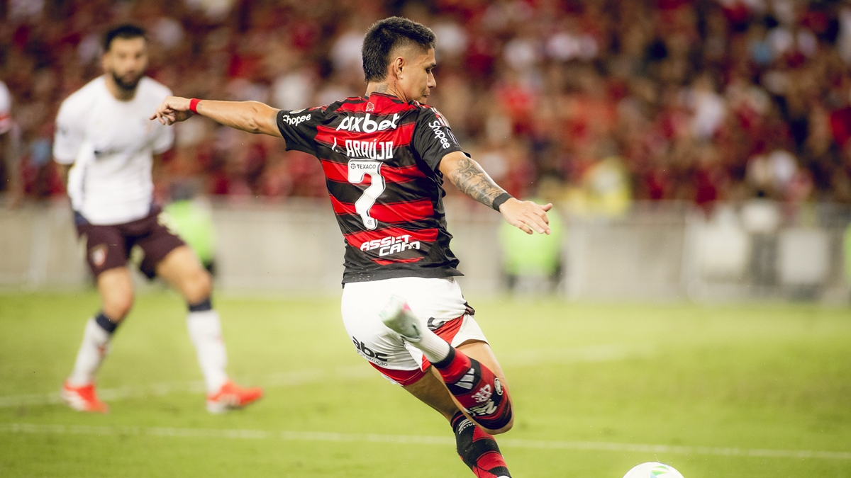 Filipe Luís escalou Luiz Araújo no ataque do Flamengo nessa quinta-feira (15)