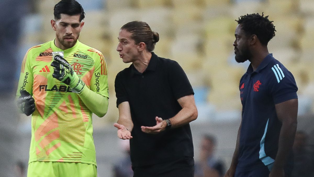 Rossi destaca importância da posse de bola e elogia filosofia de Filipe Luís