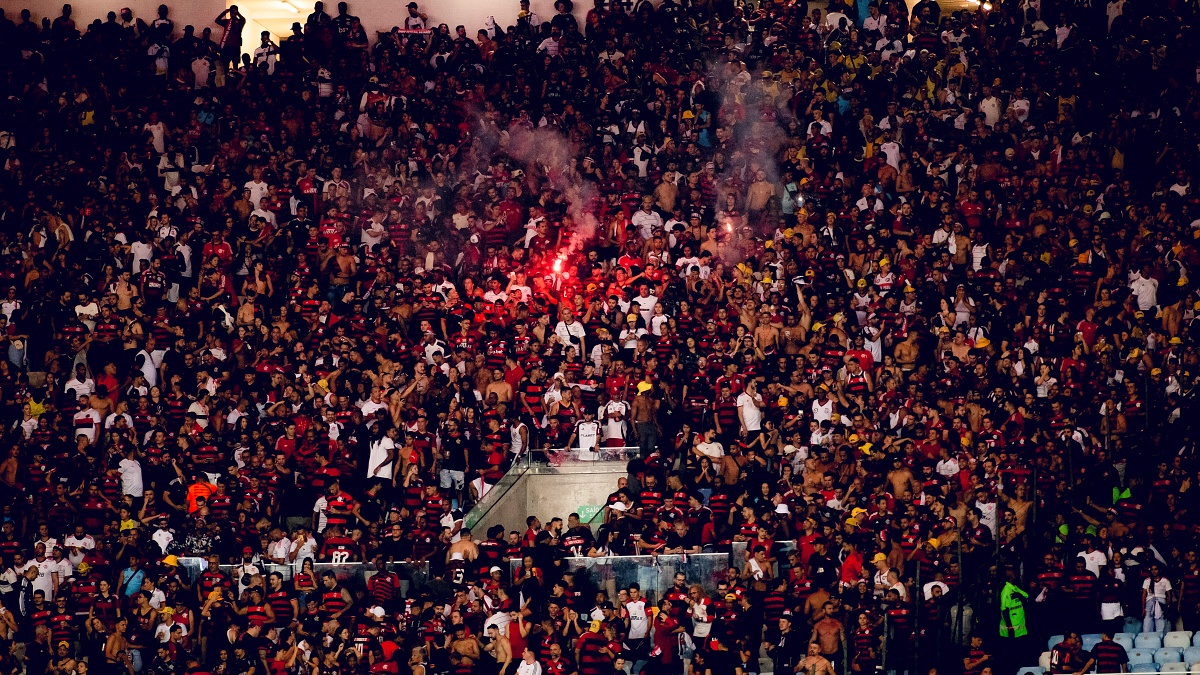 Flamengo x Botafogo acontece às 18h30 (horário de Brasília) deste domingo (18), no Maracanã