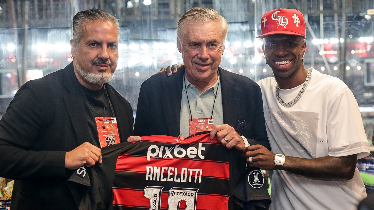 Jogo do Flamengo contou com presença de personalidades importantes do futebol, como Vini Jr. e Ancelotti