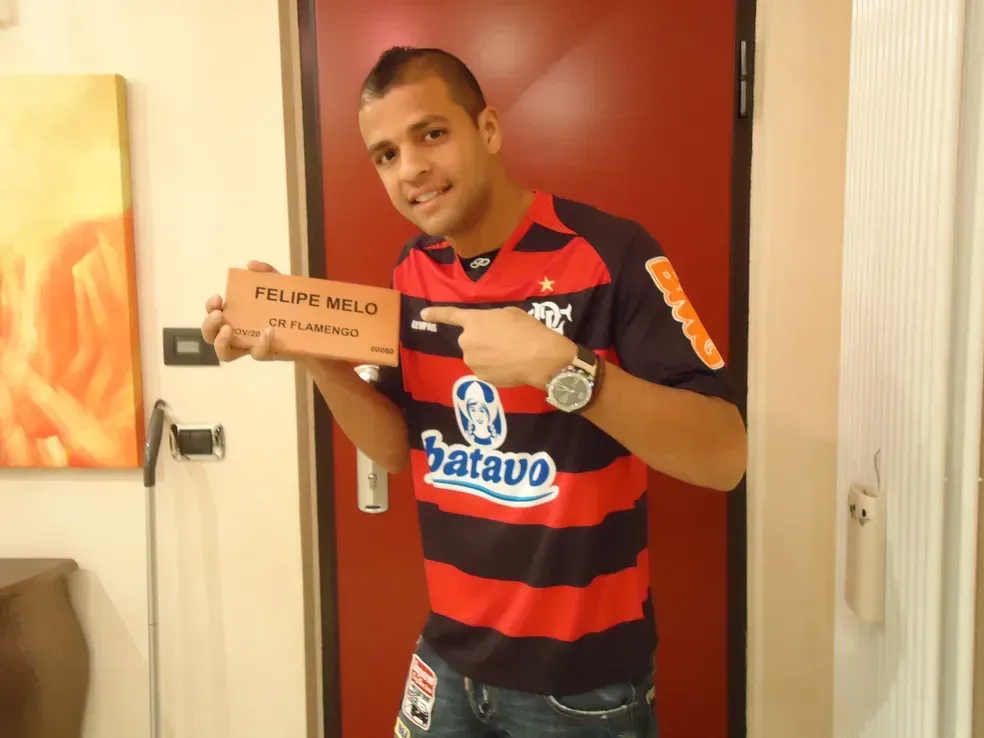 Felipe Melo deixa de clubismo e mostra gratidão pelo Flamengo